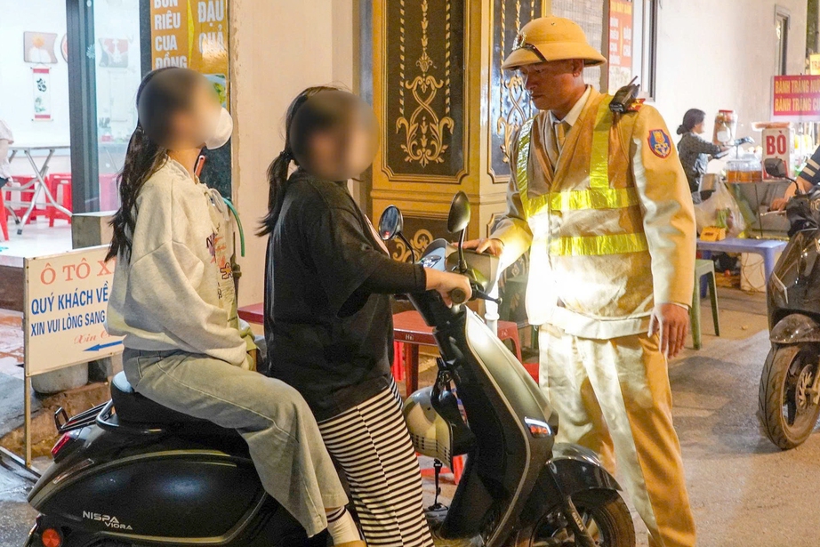 Hơn 1.500 tài xế "ma men" bị tạm giữ xe trong đêm Noel- Ảnh 1. Hơn 1.500 tài xế "ma men" bị tạm giữ xe trong đêm Noel- Ảnh 1.