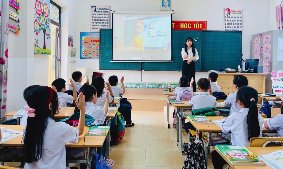 Miễn học ph&iacute; c&ocirc;ng lập, phụ huynh vẫn lo &ldquo;học th&ecirc;m, li&ecirc;n kết&rdquo;- Ảnh 1.