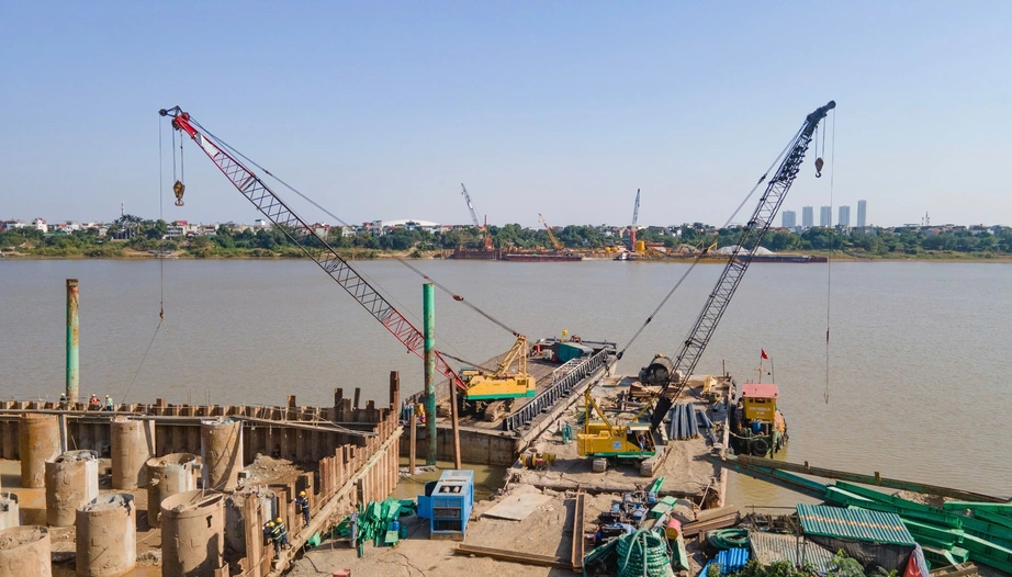 Trung Chính dồn lực bứt tốc trên đại công trường cầu Tứ Liên- Ảnh 10. Trung Chính dồn lực bứt tốc trên đại công trường cầu Tứ Liên- Ảnh 10.