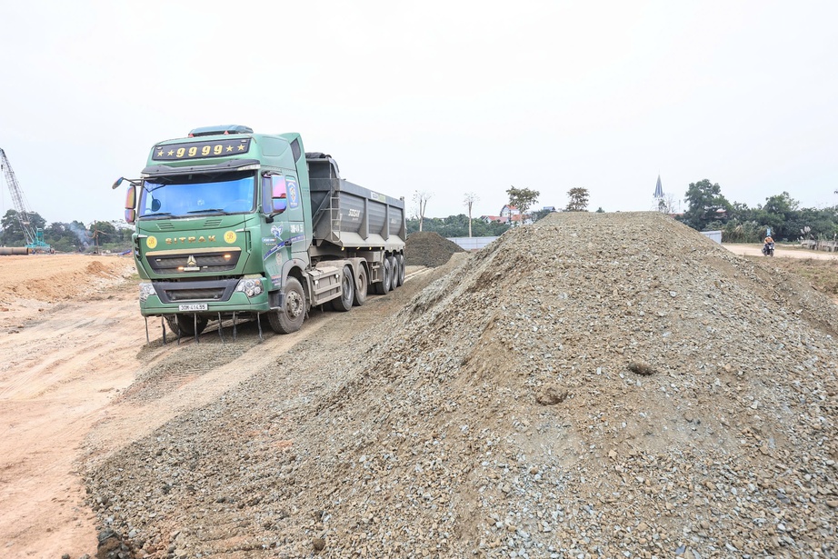 Nh&agrave; thầu tập trung nguồn lực đua tiến độ l&agrave;m cầu V&acirc;n Ph&uacute;c vượt s&ocirc;ng Hồng từ những ng&agrave;y đầu- Ảnh 12.