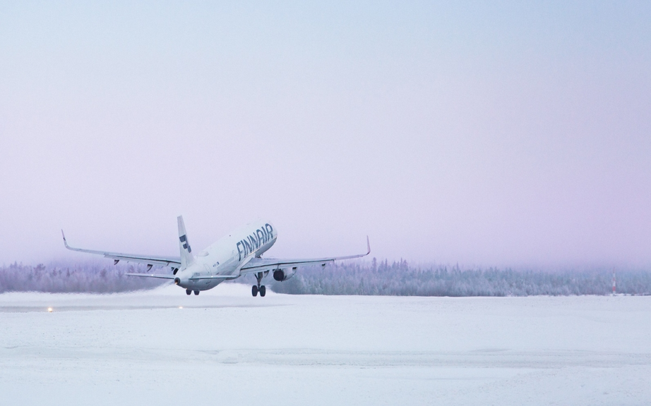 B&atilde;o lớn l&agrave;m m&aacute;y bay ở Phần Lan chệch đường băng, giao th&ocirc;ng gi&aacute;n đoạn- Ảnh 2.