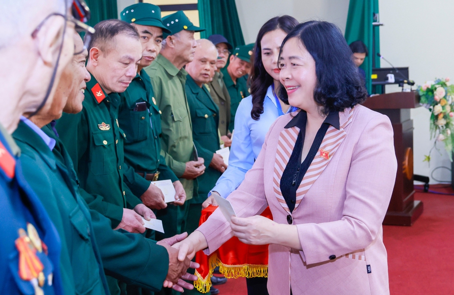 Gần 30.000 suất qu&agrave; tết B&iacute;nh Ngọ tặng người ngh&egrave;o, c&ocirc;ng nh&acirc;n, người c&oacute; ho&agrave;n cảnh kh&oacute; khăn- Ảnh 1.