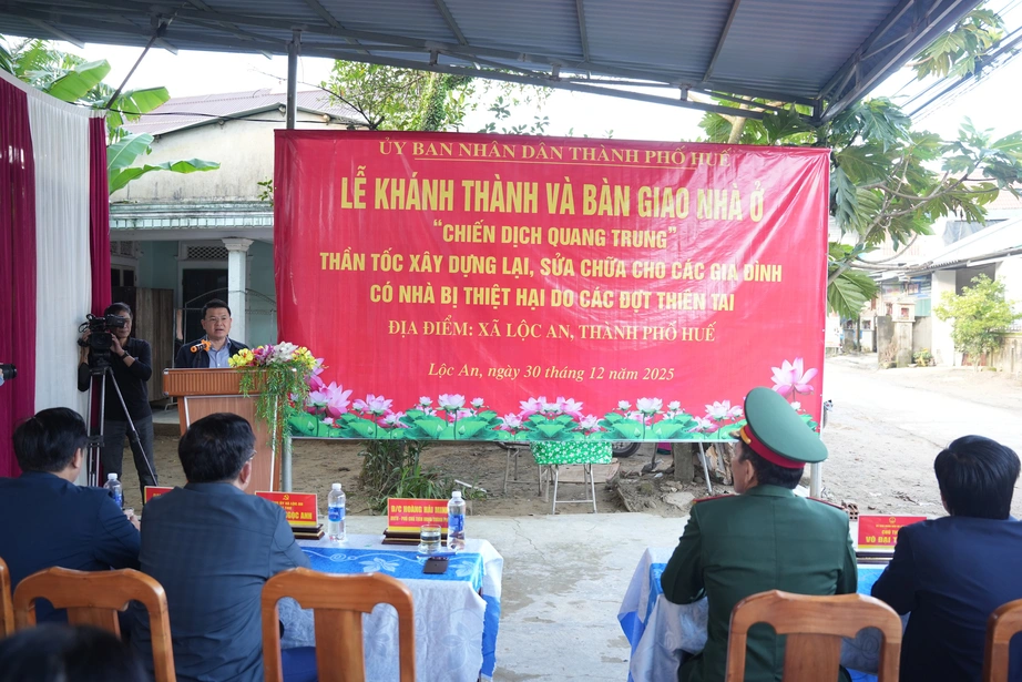 B&agrave;n giao căn nh&agrave; đầu ti&ecirc;n trong &ldquo;Chiến dịch Quang Trung&rdquo; tại Huế- Ảnh 2.