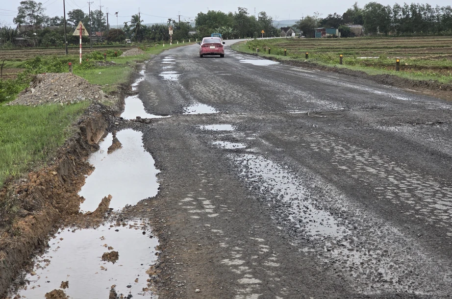Tuyến tỉnh lộ huyết mạch ở Quảng Trị hư hỏng nặng được đầu tư sửa chữa thế n&agrave;o?- Ảnh 6.