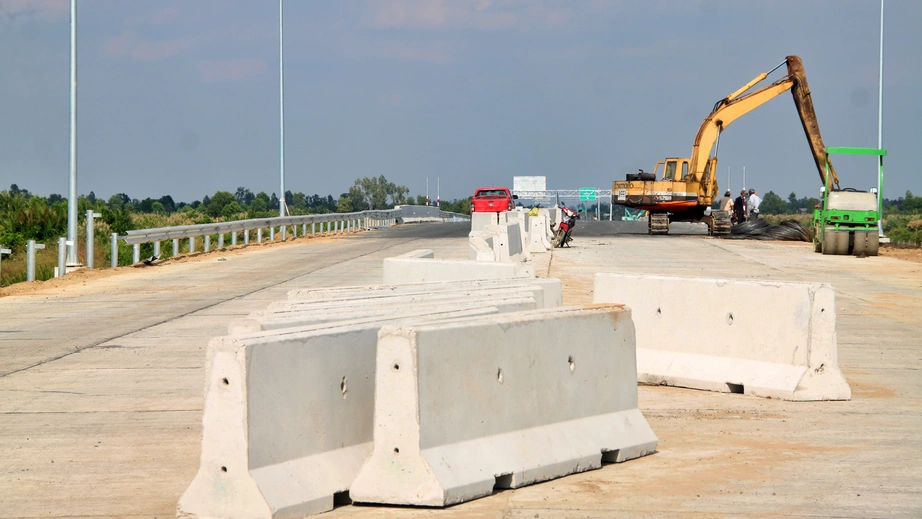Thi c&ocirc;ng xuy&ecirc;n tết, sớm đưa v&agrave;o khai th&aacute;c cao tốc Hậu Giang - C&agrave; Mau- Ảnh 6.