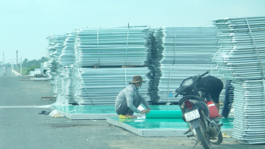 Thi c&ocirc;ng xuy&ecirc;n tết, sớm đưa v&agrave;o khai th&aacute;c cao tốc Hậu Giang - C&agrave; Mau- Ảnh 7.