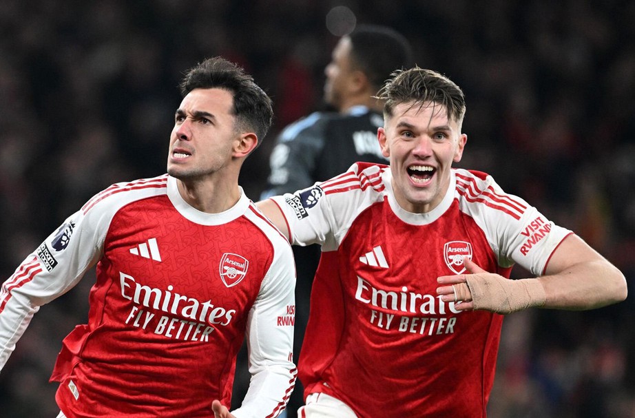 Ngắt mạch thắng của Aston Villa, Arsenal duy trì ngôi nhất bảng Ngoại hạng Anh- Ảnh 1. Ngắt mạch thắng của Aston Villa, Arsenal duy trì ngôi nhất bảng Ngoại hạng Anh- Ảnh 1.