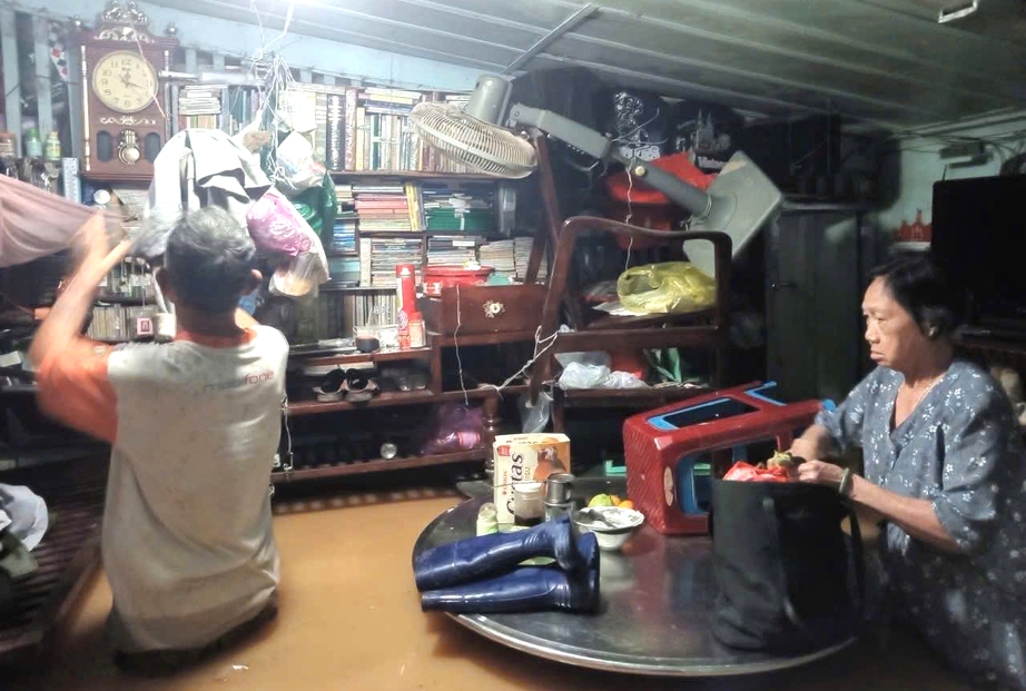 Lâm Đồng: Mưa lớn kết hợp xả lũ điều tiết, nhiều khu vực ngập sâu, giao thông chia cắt- Ảnh 3.