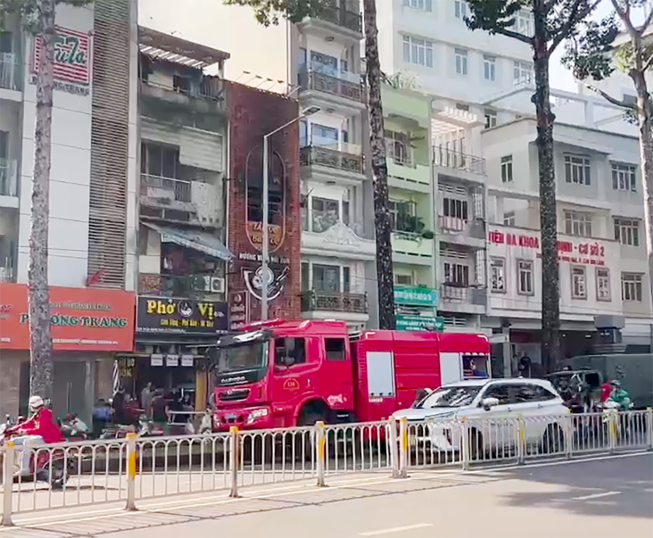 Điều tra vụ cháy quán ăn trên đường Trần Hưng Đạo ở TP.HCM khiến 4 người tử vong- Ảnh 2.