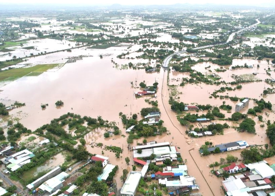 Lâm Đồng: Hồ Sông Quao giảm xả lũ xuống 50m³/giây, cảnh báo người dân tiếp tục đề phòng- Ảnh 1.