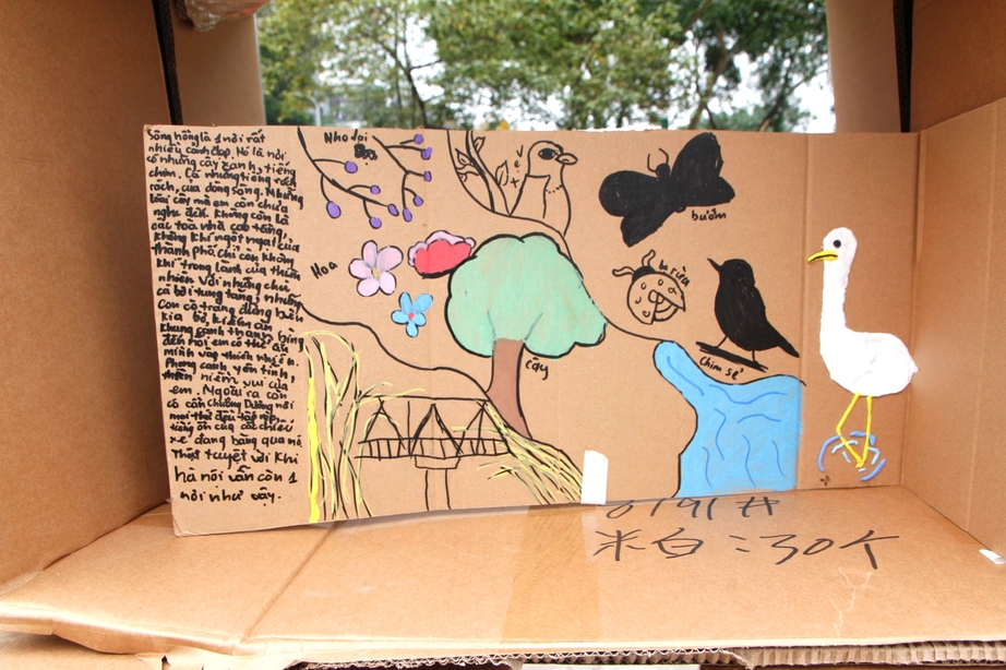 Một tác phẩm được trưng bày tại triển lãm &quot;Khám phá của trẻ em về hệ sinh thái sông Hồng&quot;.