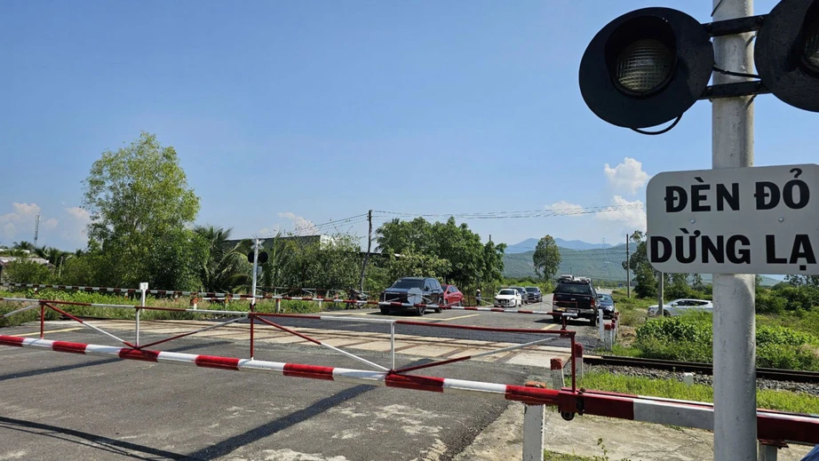 Nâng cao chất lượng hệ thống cảnh báo đường ngang trên phạm vi cả nước- Ảnh 1. Nâng cao chất lượng hệ thống cảnh báo đường ngang trên phạm vi cả nước- Ảnh 1.