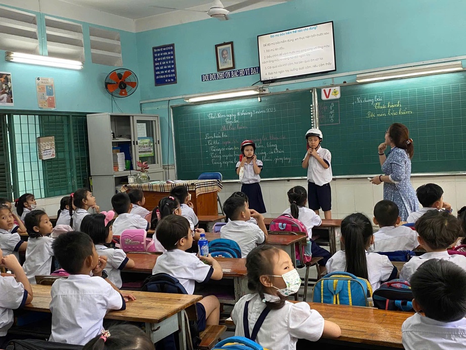 TP.HCM công bố kế hoạch năm học mới, học sinh lớp 1, 9, 12 tựu trường sớm- Ảnh 1.