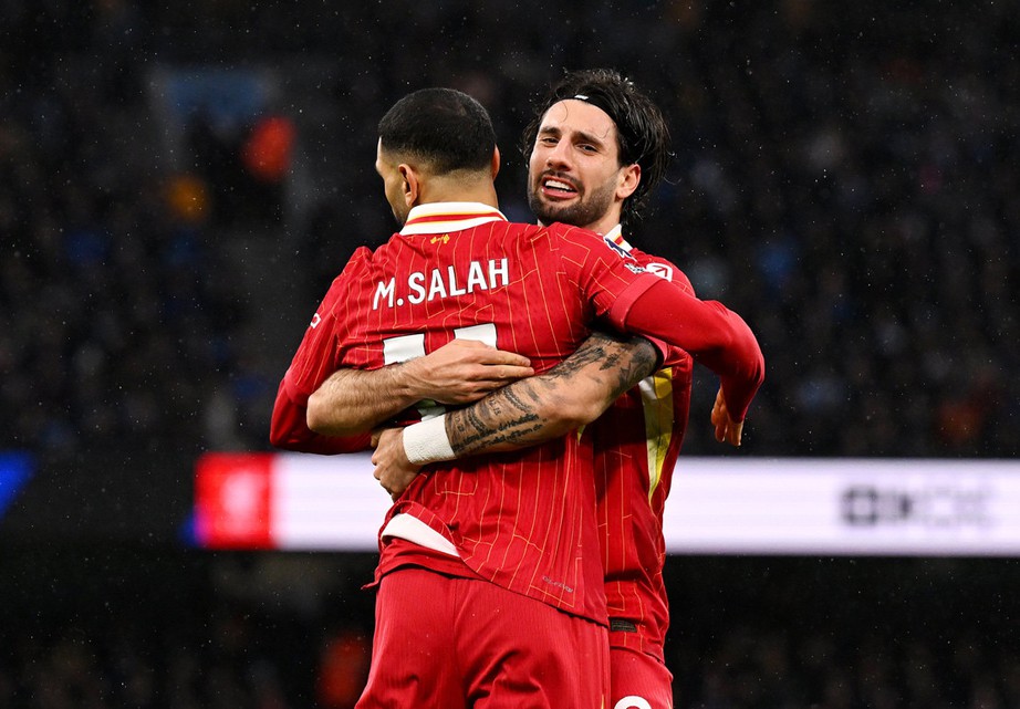 Ngoại hạng Anh 2024-2025: Salah rực sáng, Liverpool thắng đẹp Man City - Ảnh 1.