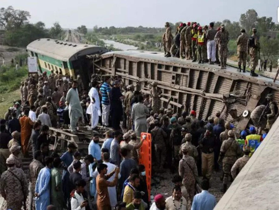 Pakistan: Nhóm ly khai tấn công tàu hỏa chở hơn 400 người, bắt hành khách làm con tin- Ảnh 1.