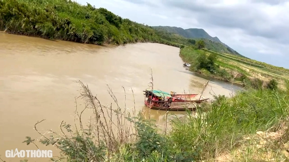 Công an Đắk Lắk triệt phá nhiều điểm khai thác cát trái phép trên sông Krông Ana- Ảnh 4.