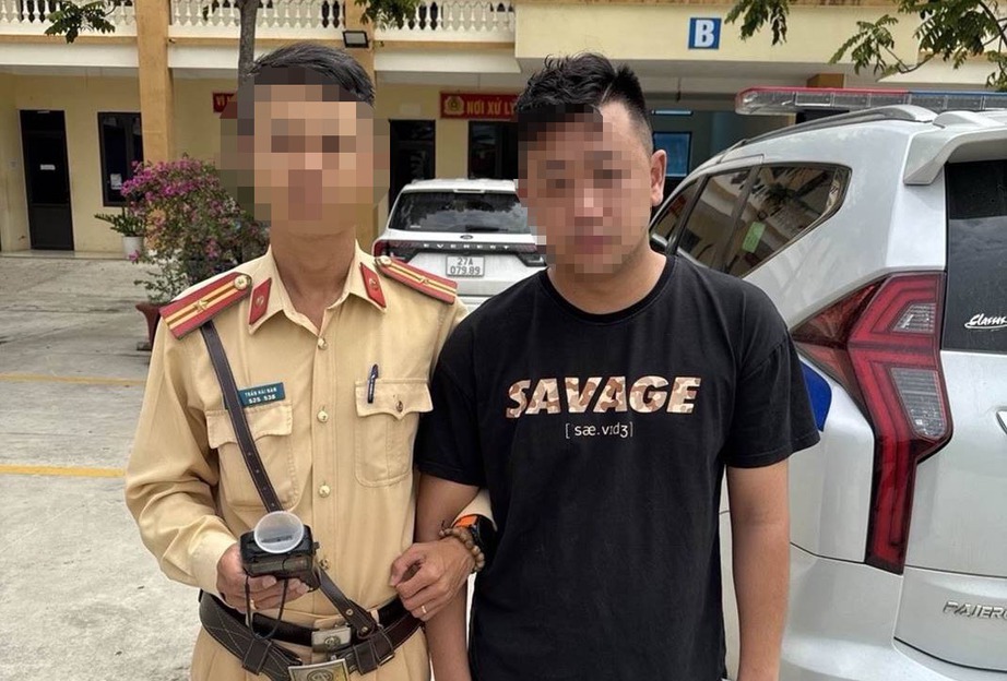 Điện Biên: Hai ô tô va chạm, một người tử vong, một tài xế có nồng độ cồn kịch khung- Ảnh 2. Điện Biên: Hai ô tô va chạm, một người tử vong, một tài xế có nồng độ cồn kịch khung- Ảnh 2.