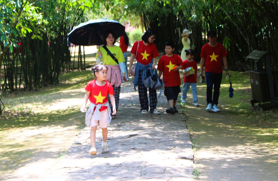 Địa đạo Vịnh Mốc trên "đất lửa" Quảng Trị nườm nượp khách tham quan- Ảnh 12. Địa đạo Vịnh Mốc trên "đất lửa" Quảng Trị nườm nượp khách tham quan- Ảnh 12.
