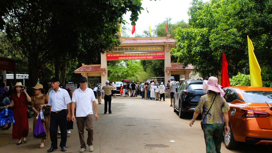 Địa đạo Vịnh Mốc trên "đất lửa" Quảng Trị nườm nượp khách tham quan- Ảnh 8. Địa đạo Vịnh Mốc trên "đất lửa" Quảng Trị nườm nượp khách tham quan- Ảnh 8.