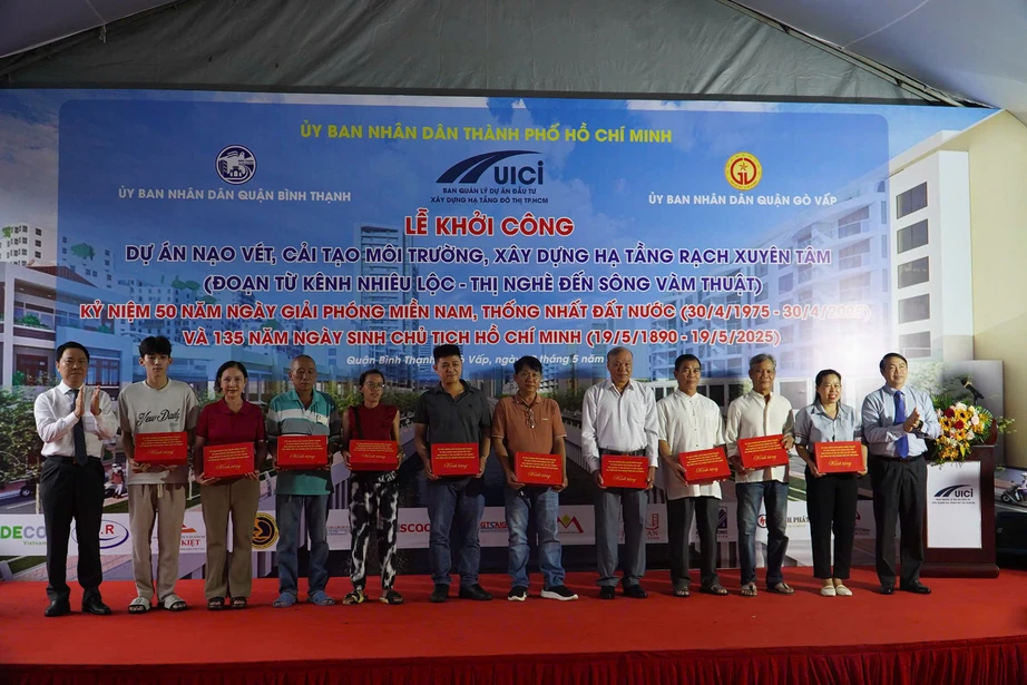 Khởi công cải tạo tuyến rạch ô nhiễm nhất TP.HCM sau 20 năm chờ đợi- Ảnh 3. Khởi công cải tạo tuyến rạch ô nhiễm nhất TP.HCM sau 20 năm chờ đợi- Ảnh 3.