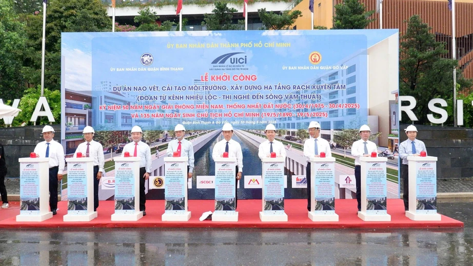 Khởi công cải tạo tuyến rạch ô nhiễm nhất TP.HCM sau 20 năm chờ đợi- Ảnh 4. Khởi công cải tạo tuyến rạch ô nhiễm nhất TP.HCM sau 20 năm chờ đợi- Ảnh 4.