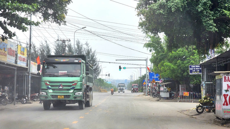 Quảng Ngãi: Tuyến nhánh đường sắt 900 tỷ là bệ phóng nâng tầm cảng Dung Quất- Ảnh 2. Quảng Ngãi: Tuyến nhánh đường sắt 900 tỷ là bệ phóng nâng tầm cảng Dung Quất- Ảnh 2.