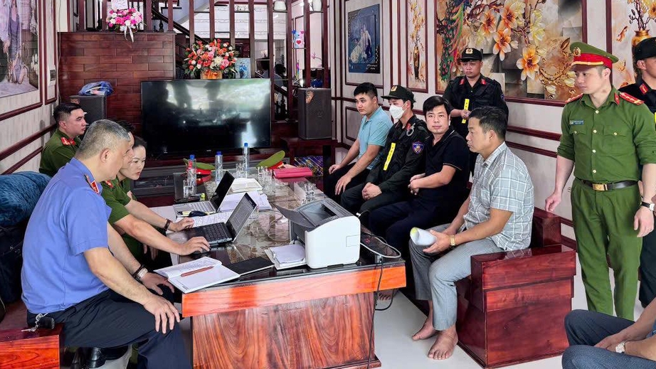 Khởi tố một người tự ý khai thác cát, sỏi ở lòng sông để bán- Ảnh 2. Khởi tố một người tự ý khai thác cát, sỏi ở lòng sông để bán- Ảnh 2.
