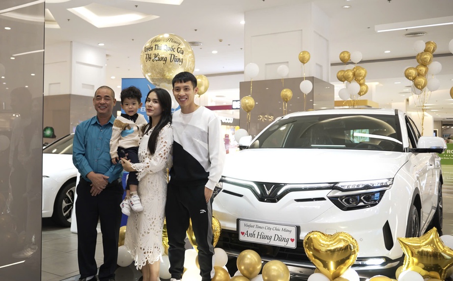 Sao tuyển Việt Nam Đỗ Hùng Dũng tậu biệt thự chục tỷ, tài sản nhiều cỡ nào?- Ảnh 2. Sao tuyển Việt Nam Đỗ Hùng Dũng tậu biệt thự chục tỷ, tài sản nhiều cỡ nào?- Ảnh 2.