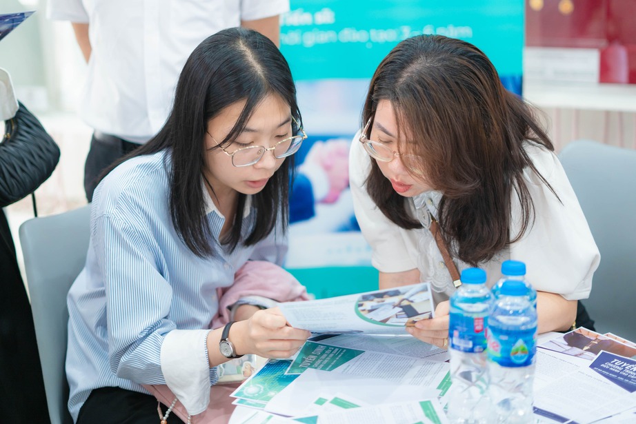 Minh bạch chính sách BHYT học sinh, sinh viên- Ảnh 1. Minh bạch chính sách BHYT học sinh, sinh viên- Ảnh 1.