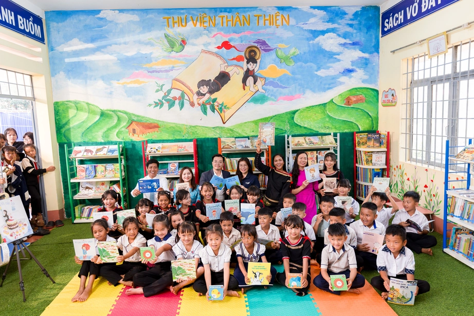 Hoa hậu H’Hen Niê về Đắk Lắk trao thư viện thân thiện- Ảnh 3.