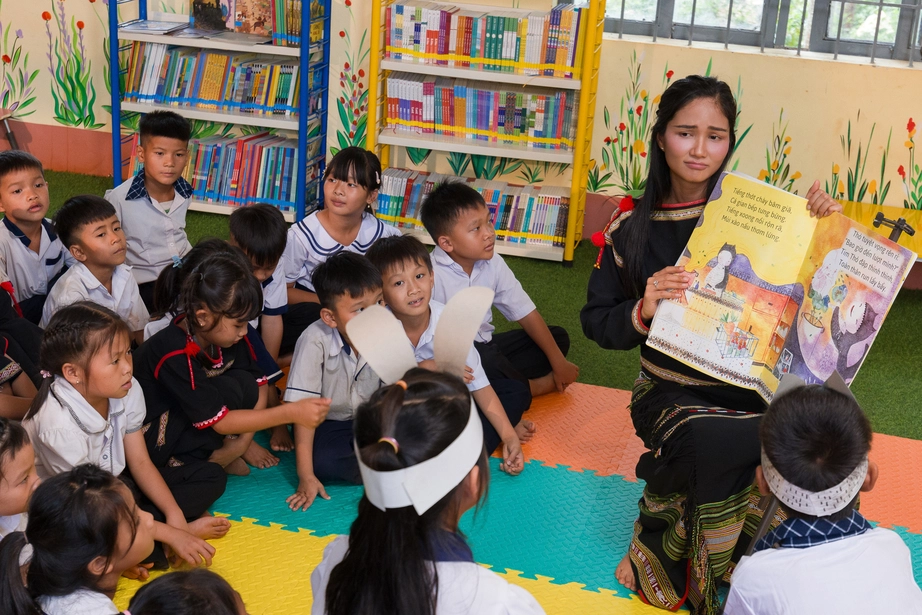 Hoa hậu H’Hen Niê về Đắk Lắk trao thư viện thân thiện- Ảnh 10.
