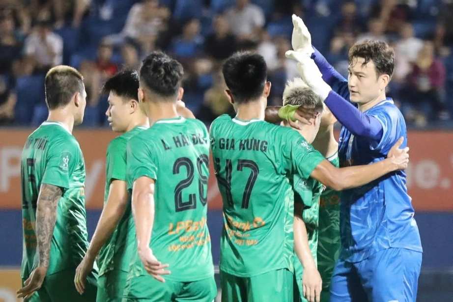 Vô địch giải hạng Nhất, Hoàng Đức cùng đồng đội được thưởng bao nhiêu tiền?- Ảnh 1. Vô địch giải hạng Nhất, Hoàng Đức cùng đồng đội được thưởng bao nhiêu tiền?- Ảnh 1.
