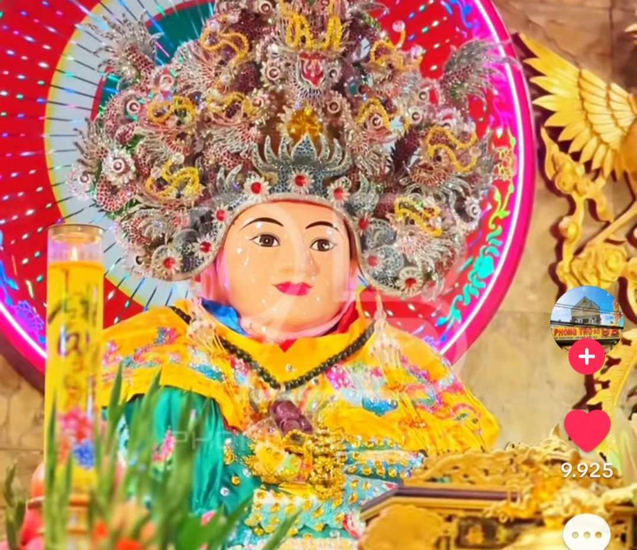 Dòng người đội mưa trang nghiêm rước tượng Bà Chúa xứ từ trên đỉnh về miếu Núi Sam- Ảnh 8. Dòng người đội mưa trang nghiêm rước tượng Bà Chúa xứ từ trên đỉnh về miếu Núi Sam- Ảnh 8.