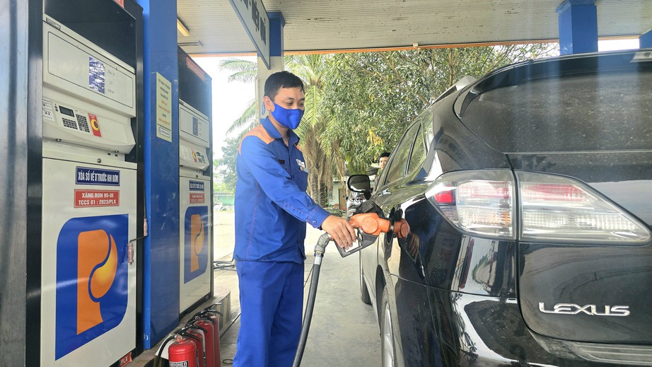 Giá xăng đồng loạt giảm, dầu tăng từ chiều nay 22/5- Ảnh 1. Giá xăng đồng loạt giảm, dầu tăng từ chiều nay 22/5- Ảnh 1.
