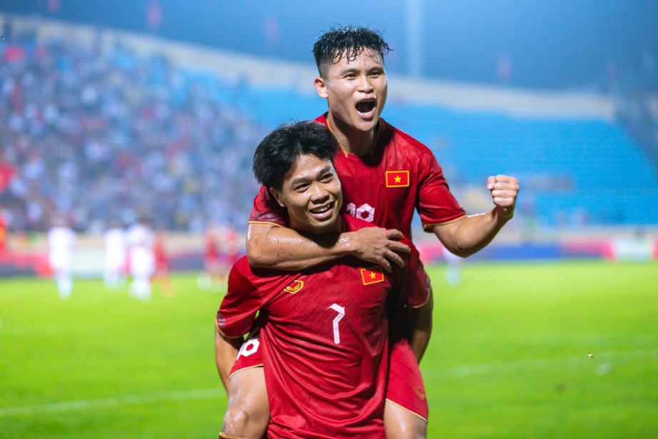 Hậu vệ Việt kiều đắt giá nhất V-League lên tuyển Việt Nam- Ảnh 2. Hậu vệ Việt kiều đắt giá nhất V-League lên tuyển Việt Nam- Ảnh 2.