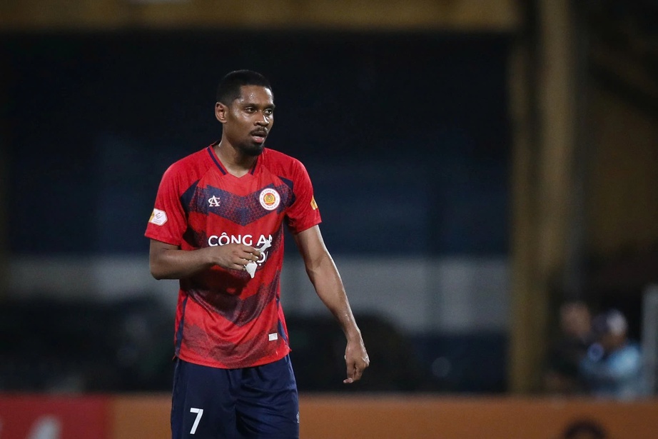Hậu vệ Việt kiều đắt giá nhất V-League lên tuyển Việt Nam- Ảnh 1. Hậu vệ Việt kiều đắt giá nhất V-League lên tuyển Việt Nam- Ảnh 1.