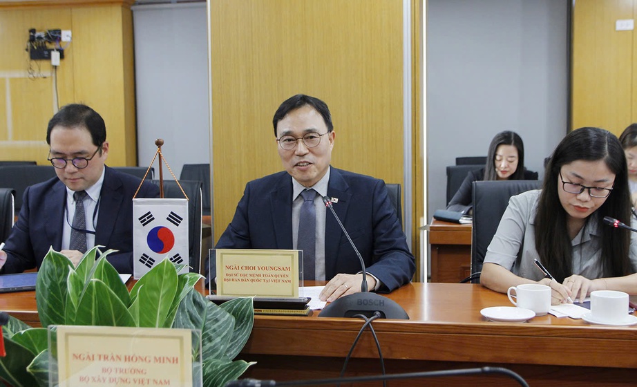 Minister Tran Hong Minh holds a working session with the Republic of Korea's ambassador- Ảnh 2. Minister Tran Hong Minh holds a working session with the Republic of Korea's ambassador- Ảnh 2.