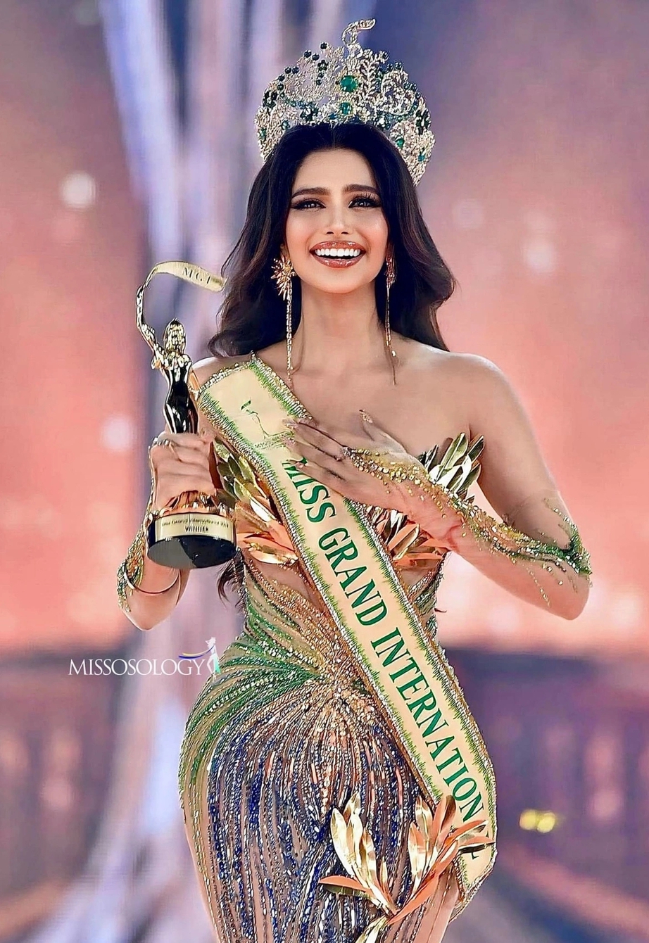 Đương kim Miss Grand International 2024 từ bỏ vương miện, ban tổ chức nói gì?- Ảnh 1. Đương kim Miss Grand International 2024 từ bỏ vương miện, ban tổ chức nói gì?- Ảnh 1.