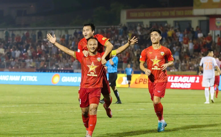 Thua đau Hà Tĩnh, Bình Dương rơi tự do tại V-League- Ảnh 1. Thua đau Hà Tĩnh, Bình Dương rơi tự do tại V-League- Ảnh 1.