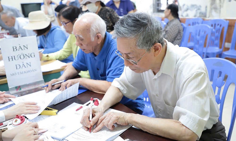 Có nên kéo dài tuổi nghỉ hưu với chuyên gia, cố vấn?- Ảnh 1. Có nên kéo dài tuổi nghỉ hưu với chuyên gia, cố vấn?- Ảnh 1.