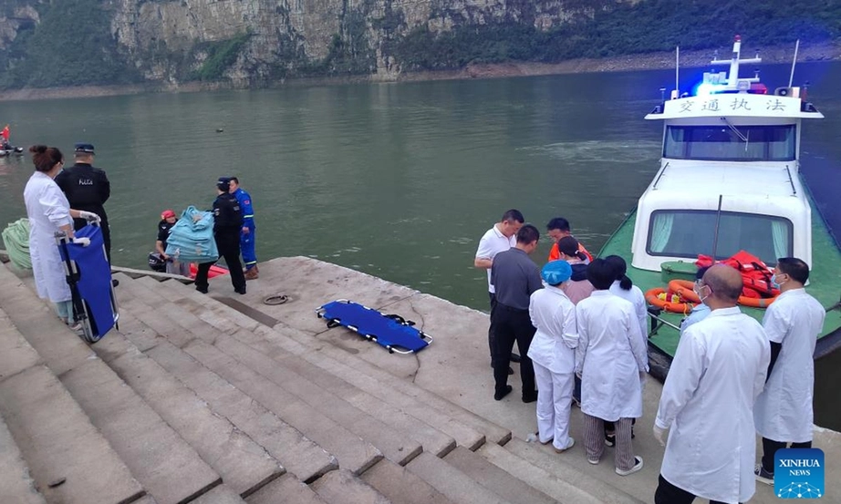 2 tàu du lịch ở Trung Quốc bị lật: 3 người chết, 14 người mất tích- Ảnh 1. 2 tàu du lịch ở Trung Quốc bị lật: 3 người chết, 14 người mất tích- Ảnh 1.