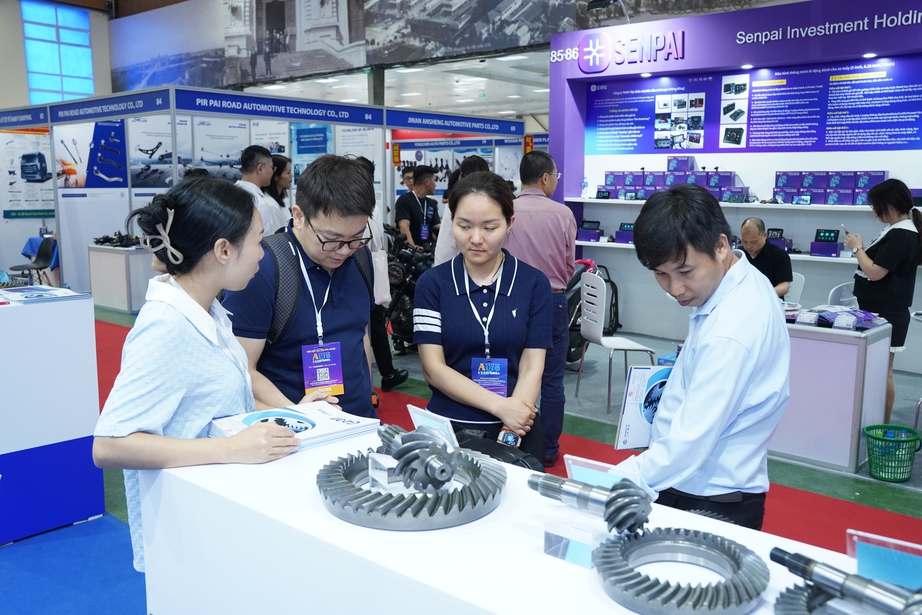 Hơn 180 doanh nghiệp tham dự triển lãm phương tiện giao thông- Ảnh 1. Hơn 180 doanh nghiệp tham dự triển lãm phương tiện giao thông- Ảnh 1.