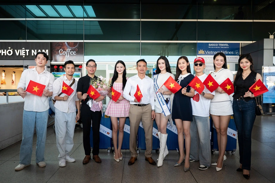Hoa hậu Ý Nhi mang hơn 160kg hành lý đến Ấn Độ thi Miss World- Ảnh 2. Hoa hậu Ý Nhi mang hơn 160kg hành lý đến Ấn Độ thi Miss World- Ảnh 2.