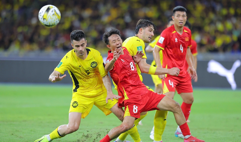Vòng loại Asian Cup: Tuyển Việt Nam thua trắng trên sân Malaysia- Ảnh 2. Vòng loại Asian Cup: Tuyển Việt Nam thua trắng trên sân Malaysia- Ảnh 2.