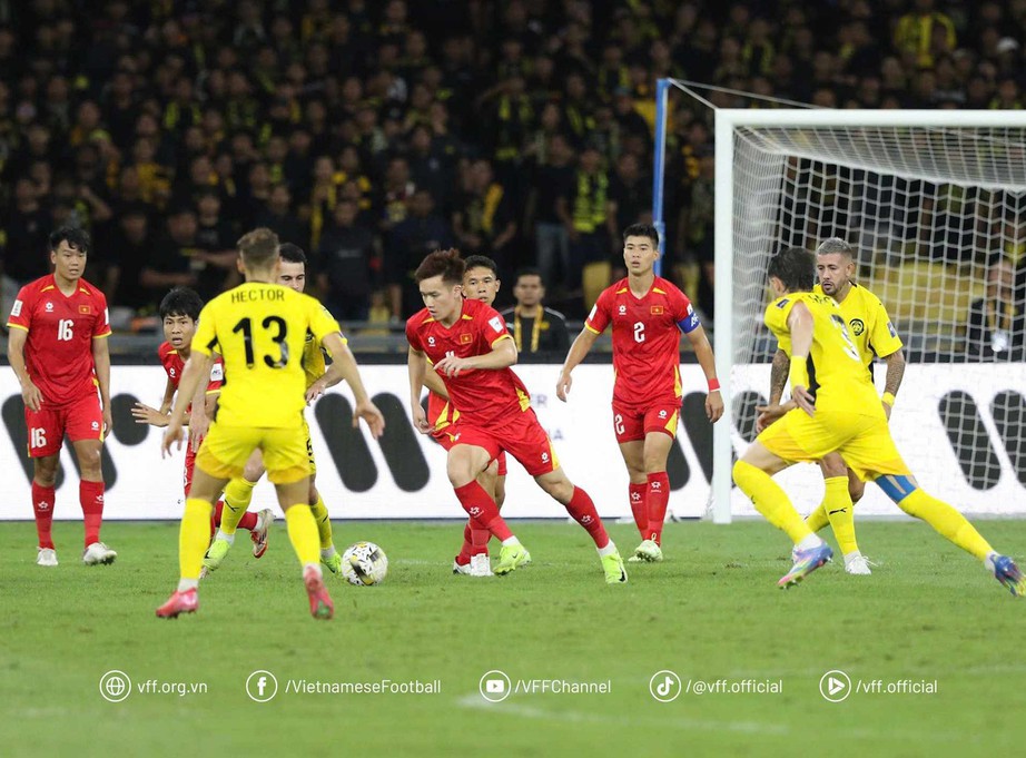 Tuyển Việt Nam nhận thêm tin kém vui từ FIFA sau trận thua Malaysia- Ảnh 1. Tuyển Việt Nam nhận thêm tin kém vui từ FIFA sau trận thua Malaysia- Ảnh 1.