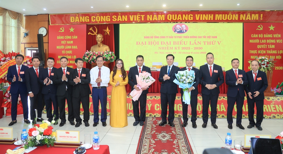 Phó Thủ tướng Mai Văn Chính: VEC tiếp tục phát huy vai trò chủ lực trong đầu tư cao tốc- Ảnh 3. Phó Thủ tướng Mai Văn Chính: VEC tiếp tục phát huy vai trò chủ lực trong đầu tư cao tốc- Ảnh 3.