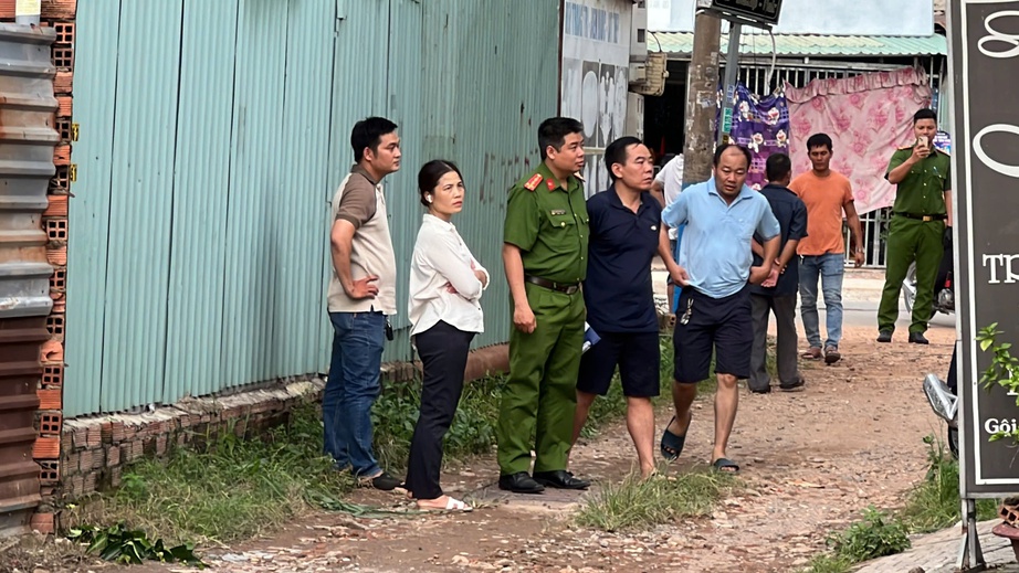 Người đàn ông rơi từ tầng 4 xuống đất, tử vong- Ảnh 1. Người đàn ông rơi từ tầng 4 xuống đất, tử vong- Ảnh 1.