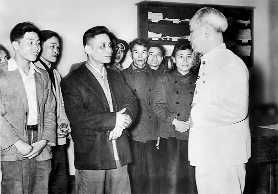 Những nhà báo may mắn được Bác Hồ dạy viết, sửa bài- Ảnh 1. Những nhà báo may mắn được Bác Hồ dạy viết, sửa bài- Ảnh 1.