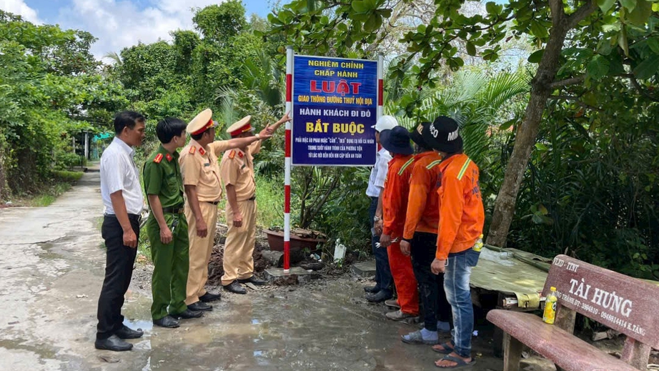 Bạc Liêu: Chủ động đảm bảo trật tự an toàn giao thông mùa mưa bão- Ảnh 2. Bạc Liêu: Chủ động đảm bảo trật tự an toàn giao thông mùa mưa bão- Ảnh 2.