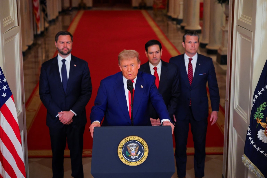 Tổng thống Mỹ Donald Trump tuyên bố lệnh ngừng bắn toàn diện giữa Israel và Iran- Ảnh 1. Tổng thống Mỹ Donald Trump tuyên bố lệnh ngừng bắn toàn diện giữa Israel và Iran- Ảnh 1.